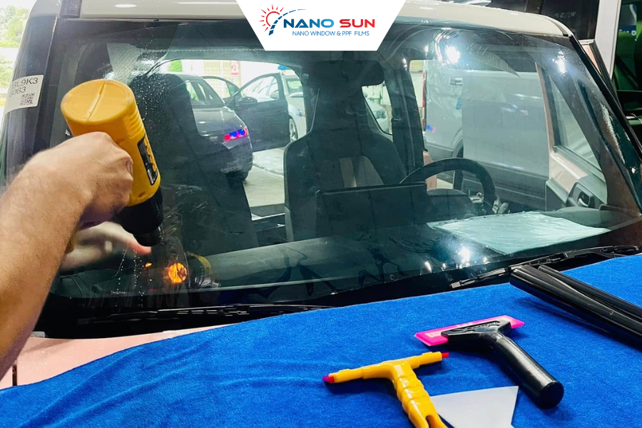 3–7 ngày đầu là giai đoạn quan trọng để lớp phim cách nhiệt ổn định  và bám dính hoàn toàn.