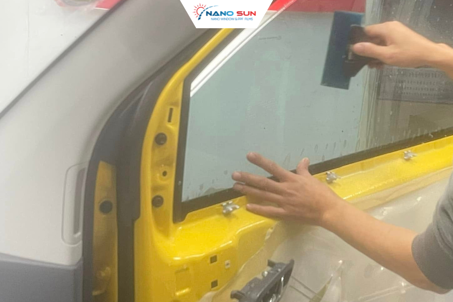 Dán phim cách nhiệt từng vị trí giúp linh hoạt chi phí, ưu tiên các kính quan trọng và nâng cấp dần theo nhu cầu sử dụng.