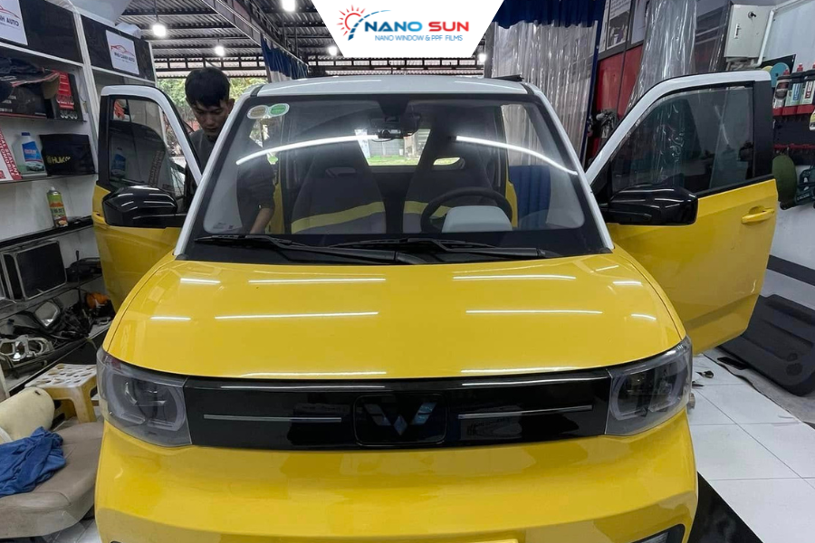 Dán phim cách nhiệt theo combo giúp chống nóng toàn diện, màu phim đồng bộ và tiết kiệm chi phí về lâu dài.