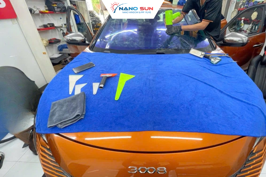 Film cách nhiệt cản tia hồng ngoại, lọc UV nên vẫn hiệu quả dù trời râm hay không nắng.