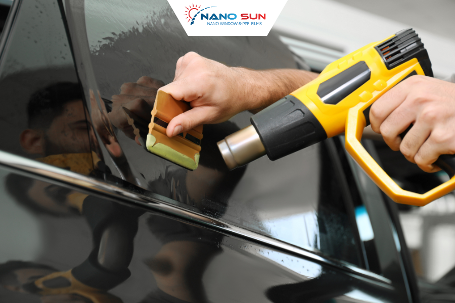 Kính sườn nên chọn phim cách nhiệt tối màu, cản nhiệt hiệu quả