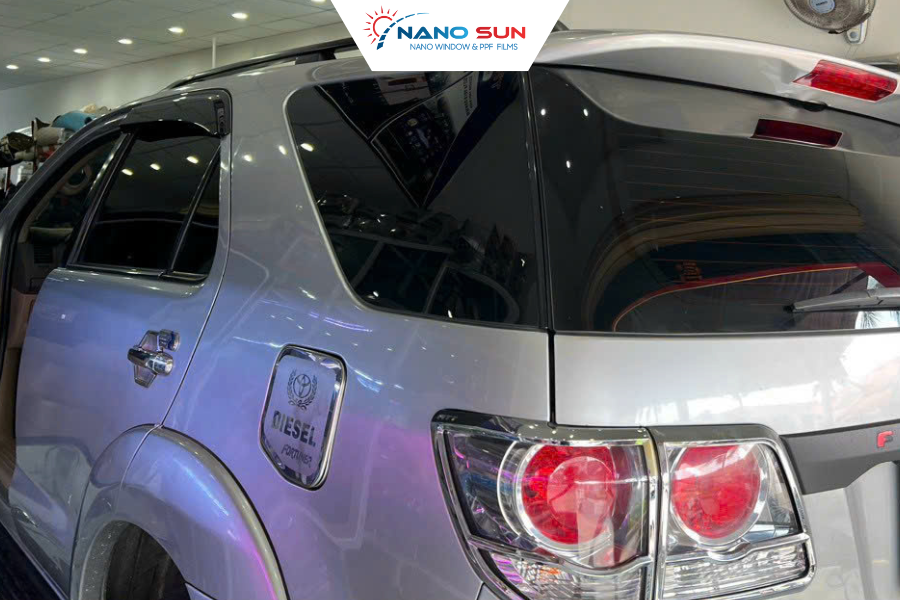 Phim cách nhiệt Nanosun mang đến sự sang trọng, giữ phong cách hiện đại mà vẫn đảm bảo tầm nhìn rõ nét.