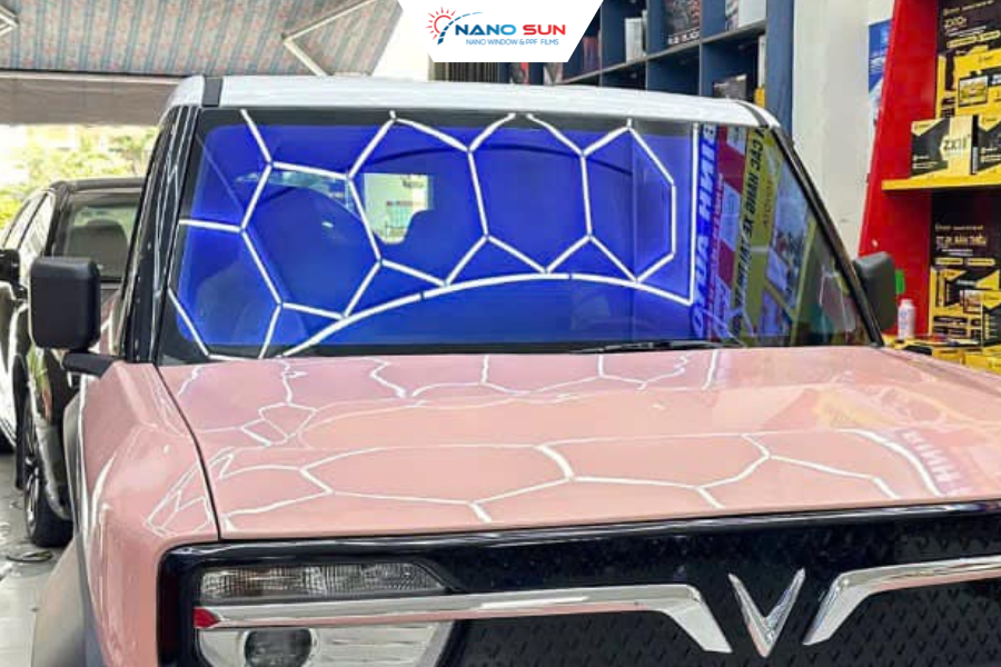 Phim cách nhiệt ô tô bền giúp giữ thẩm mỹ, bảo vệ nội thất  và duy trì hiệu quả cản nhiệt lâu dài.
