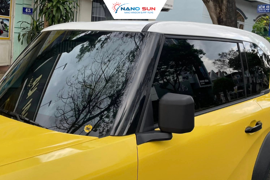 Phim cách nhiệt Nanosun giúp giảm chói, ổn định tầm nhìn khi lái xe mùa Tết.