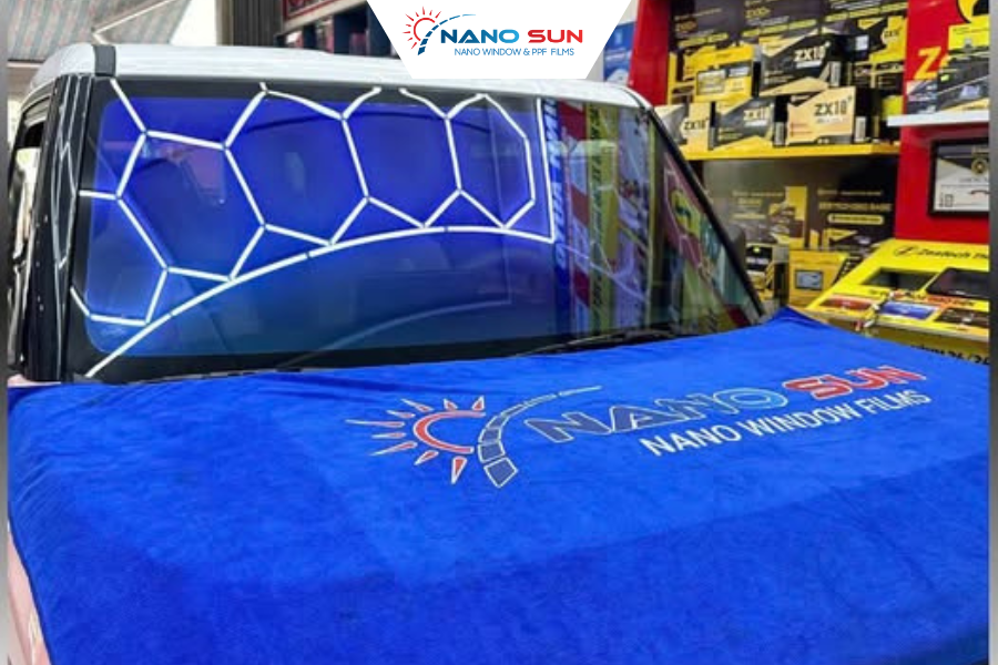 Phim cách nhiệt Nanosun giúp giảm nóng, ngăn tia UV  và bảo vệ nội thất xe luôn bền đẹp như mới.
