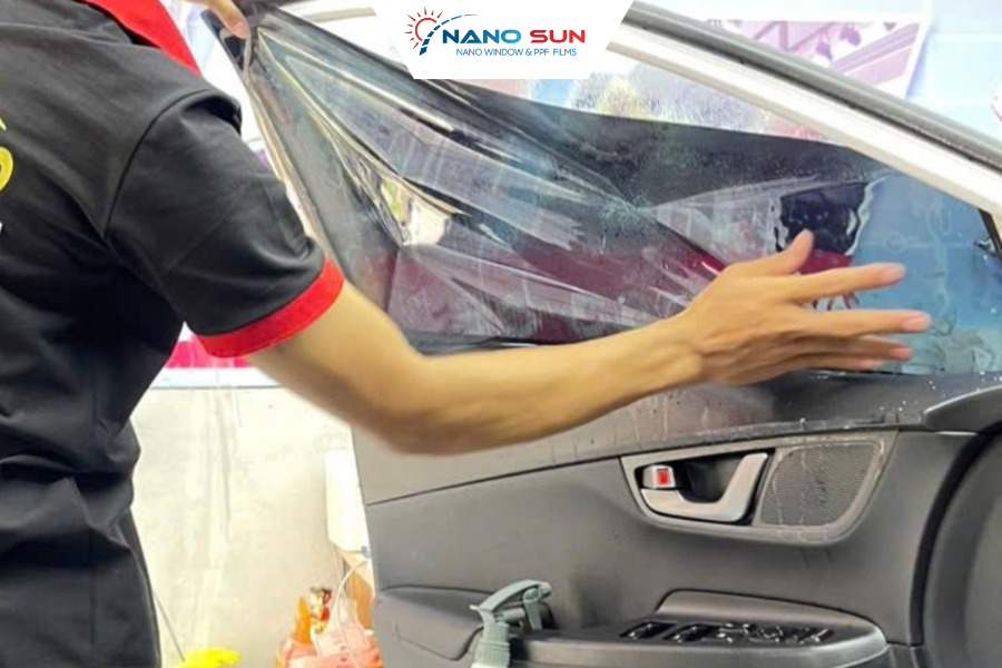 Phim cách nhiệt Nanosun giữ xe mát hơn, lái xe dễ chịu hơn.