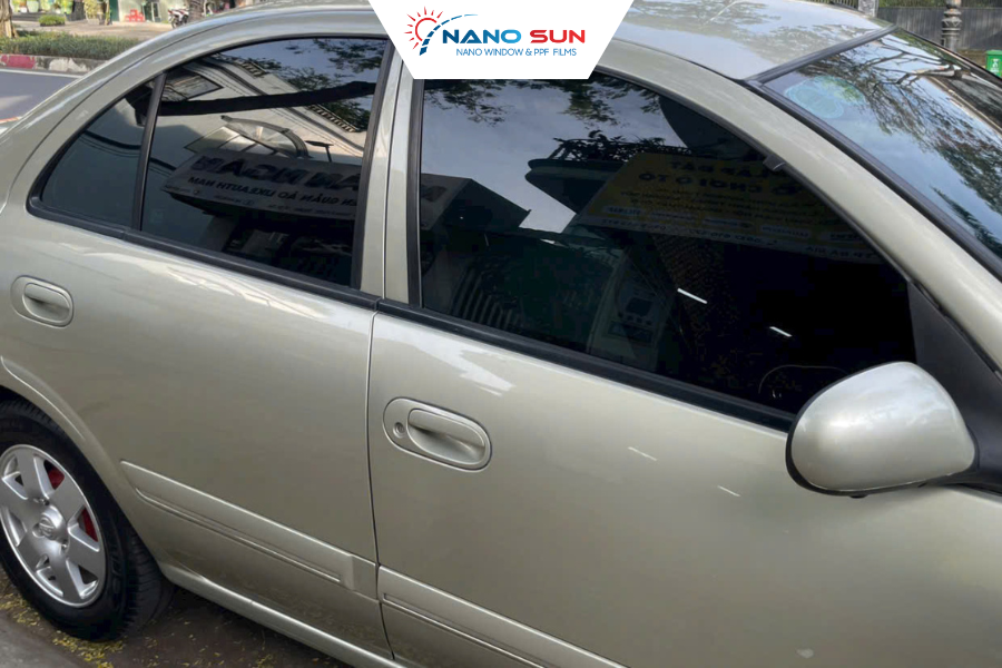 Phim cách nhiệt giúp giảm nóng, cản tia UV và chống chói,  mang lại khoang xe mát và dễ chịu hơn.
