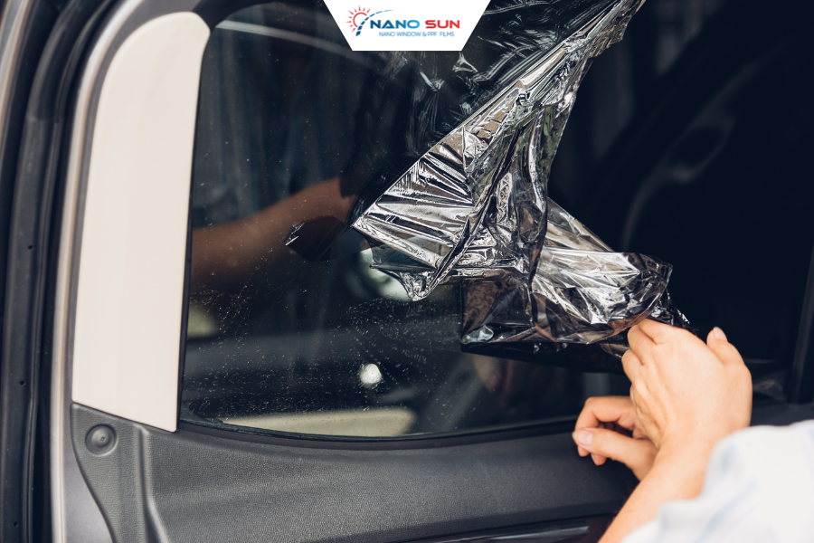 Phim cách nhiệt xuống cấp khiến xe nóng nhanh, kính mờ, bong tróc  và dễ chói mắt khi lái xe.