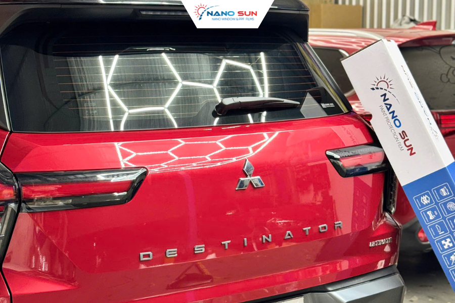 Rửa xe chỉ làm sạch bề mặt, còn PPF mới là lớp bảo vệ giúp hạn chế trầy xước và giữ sơn xe đẹp lâu dài.