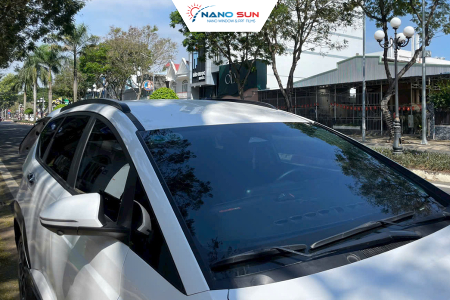 Sau 4–5 năm, nên kiểm tra và cân nhắc thay phim cách nhiệt  khi chống nóng giảm.