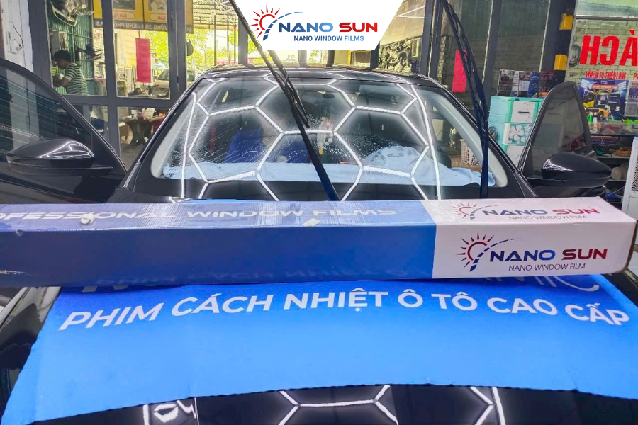 Phim cách nhiệt ô tô NANOSUN - giải pháp chống nóng hiệu quả, bảo vệ nội thất xe tối ưu.