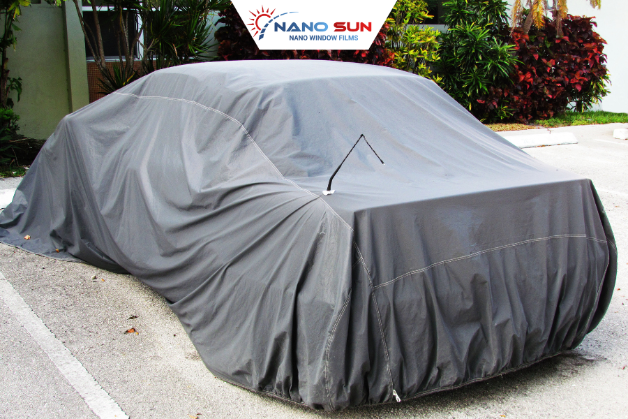 Bạt phủ xe chống nóng giúp bảo vệ xe khỏi ánh nắng trực tiếp và giữ nhiệt độ bên trong luôn mát mẻ.